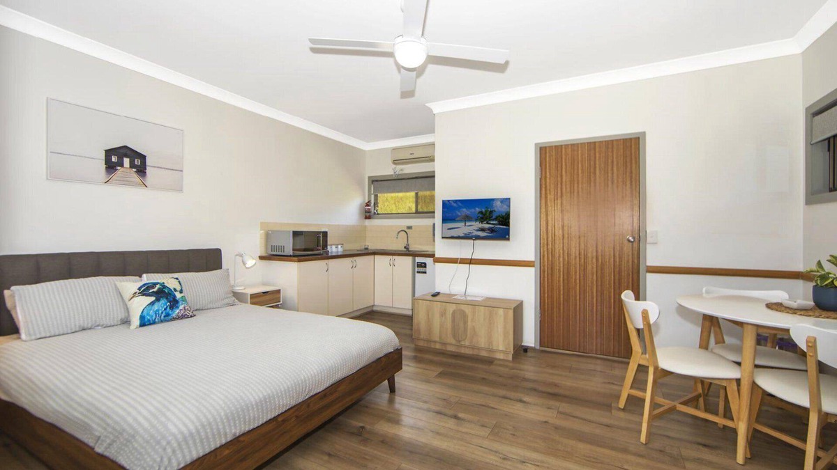 Bundook House | Altamira Black Stump