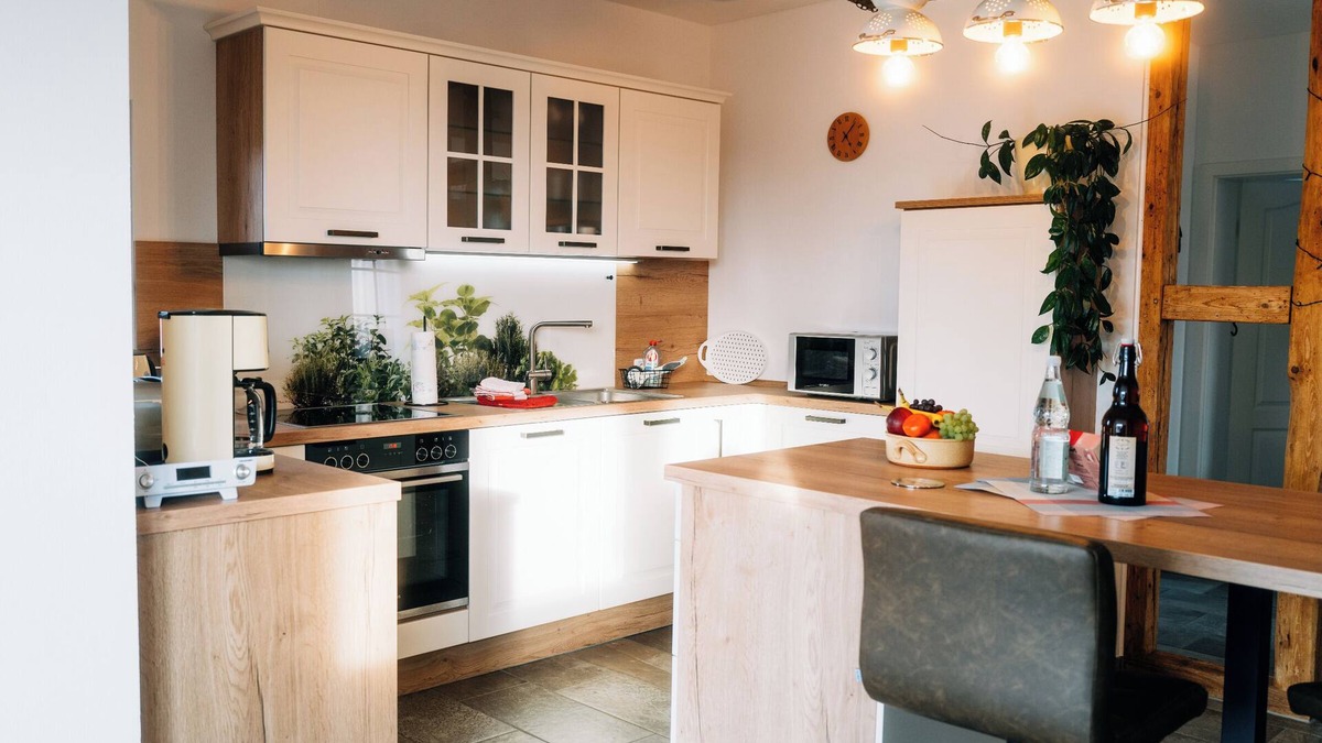 Schweina Apartment | "Altensteinblick" vacation apartment with a fantastic view