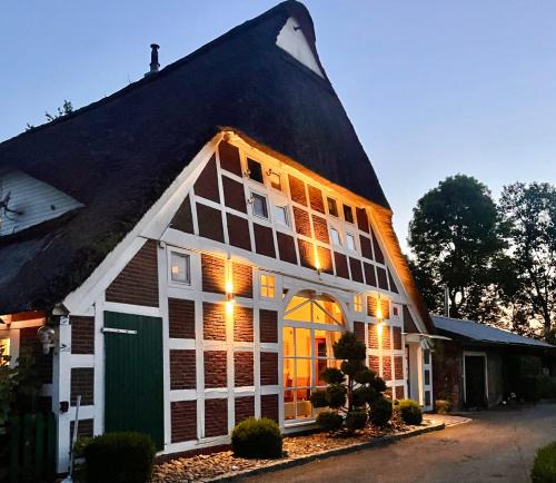 Hemmoor Apartment | Altes Landhaus Oste, Appartement- Hotel mit Kamin