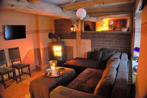 Hemmoor Apartment | Altes Landhaus Oste, Klavier Appartement, 2 Zimmer mit Kamin