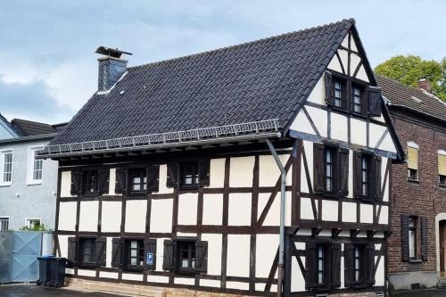 Zundorf House | altes romantisches Fachwerkhaus in Rheinnähe auch für Workation geeignet