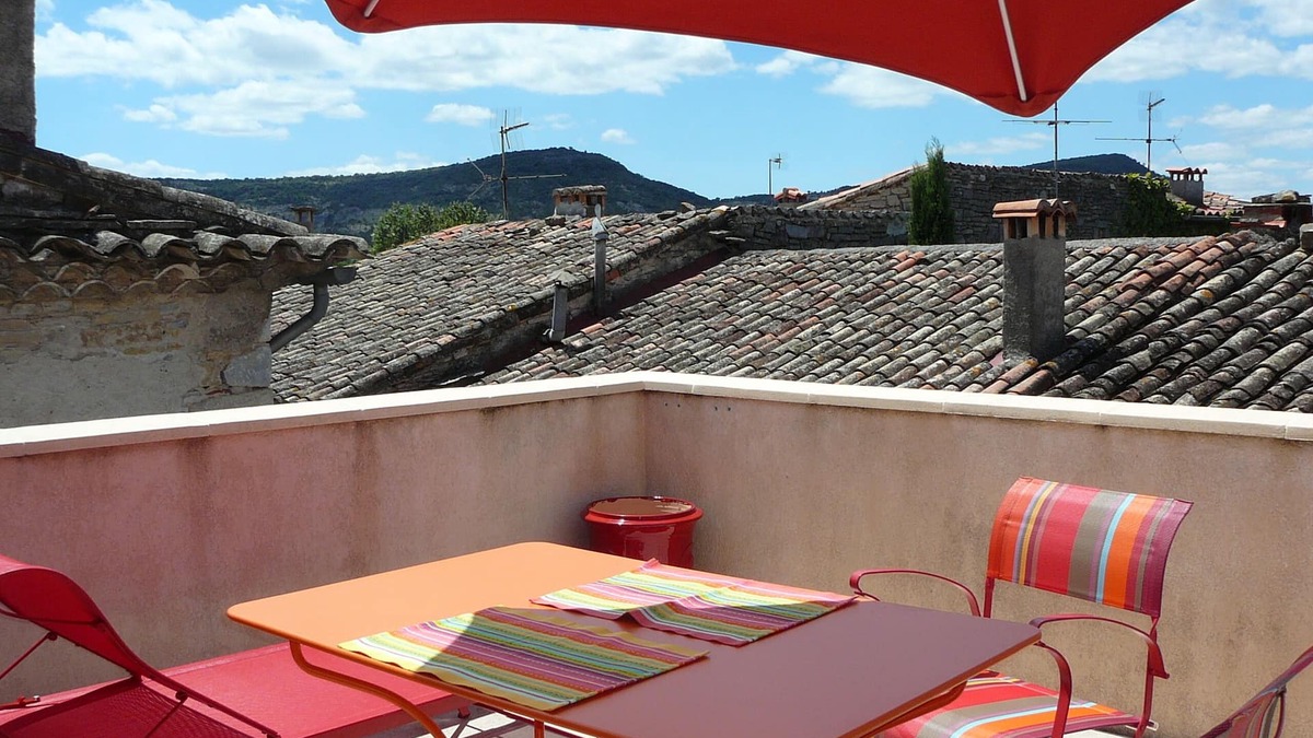 Pompignan House | Altes Steinhaus