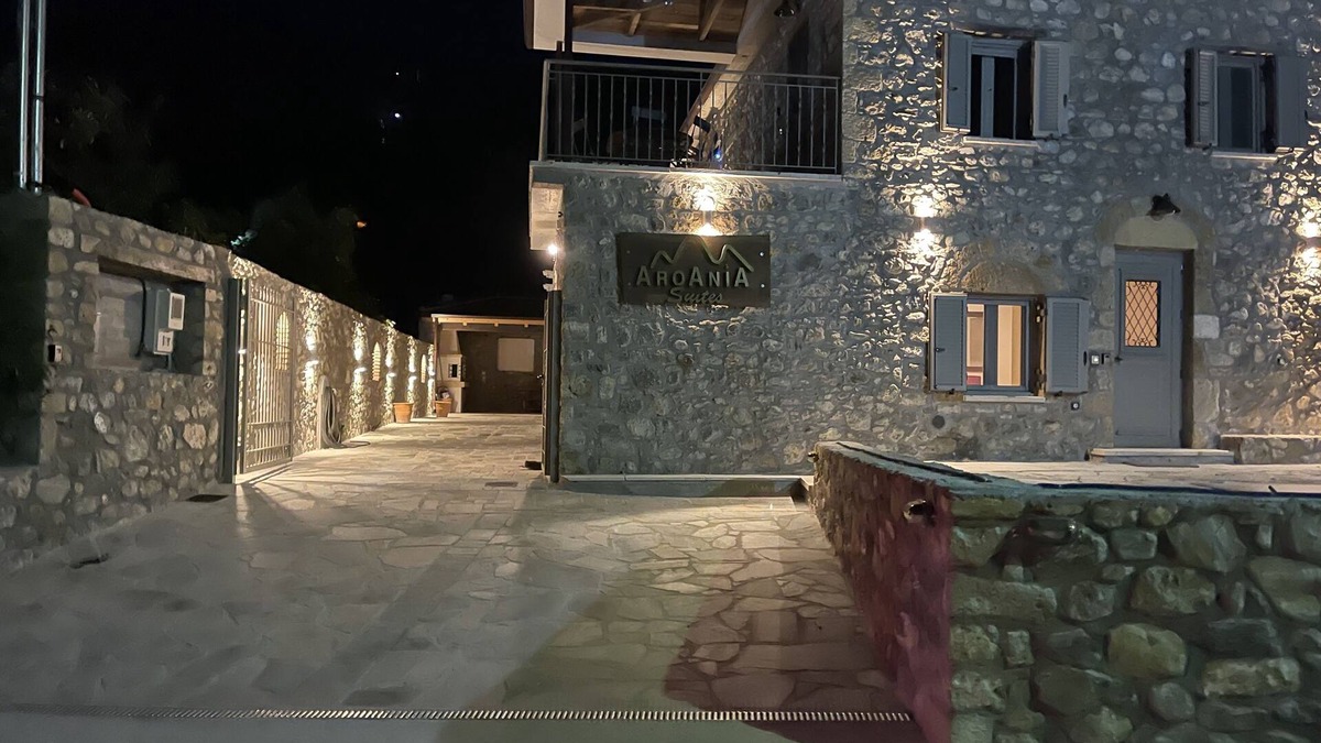 Zarouhla Apartment | Althea Aroania suites