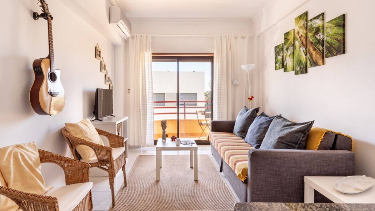 Costa de Caparica Apartment | ALTIDO Adorável Apartamento T1 com varanda perto da praia