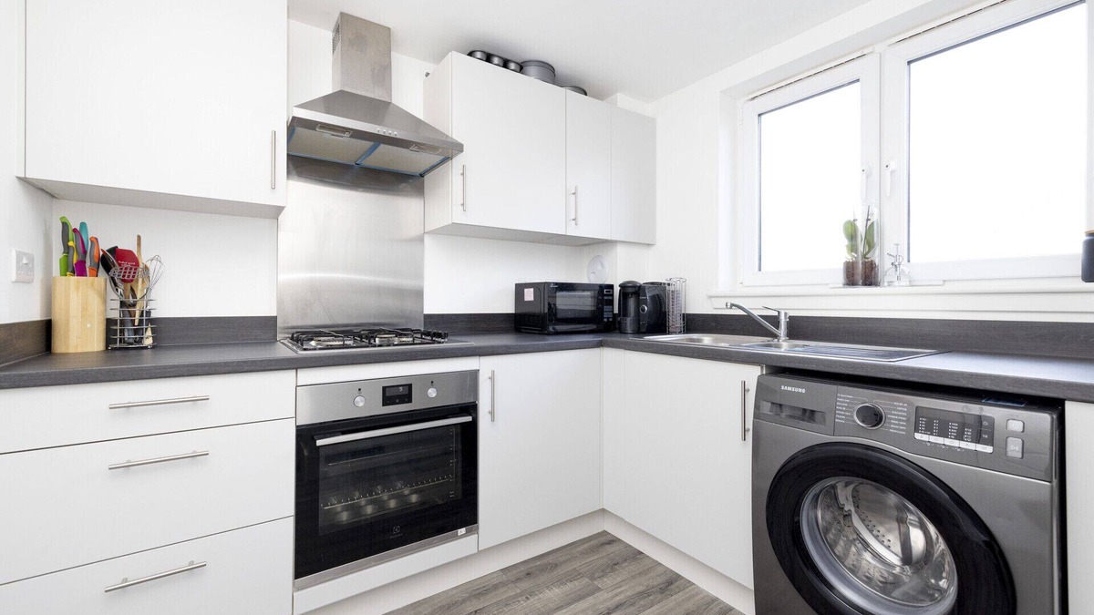 Bonnybridge Apartment | ALTIDO Elegant 2-bed flat w/parking