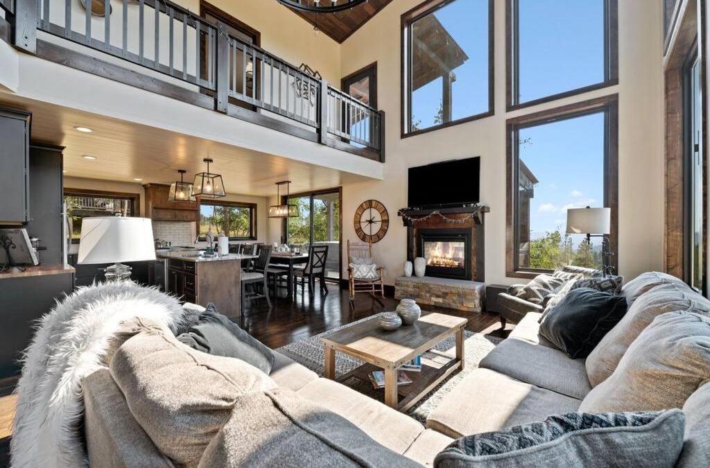 Lead House | Altitude Adjustment- Panoramic Views, Sleeps 12