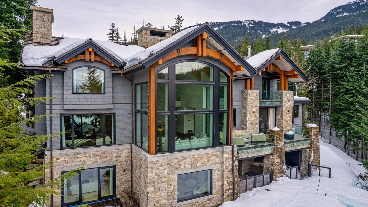 Whistler Creekside Ski Chalet | Altitude Retreat/Kadenwood/Private Neighbourhood & Gated Ski in Ski out Home