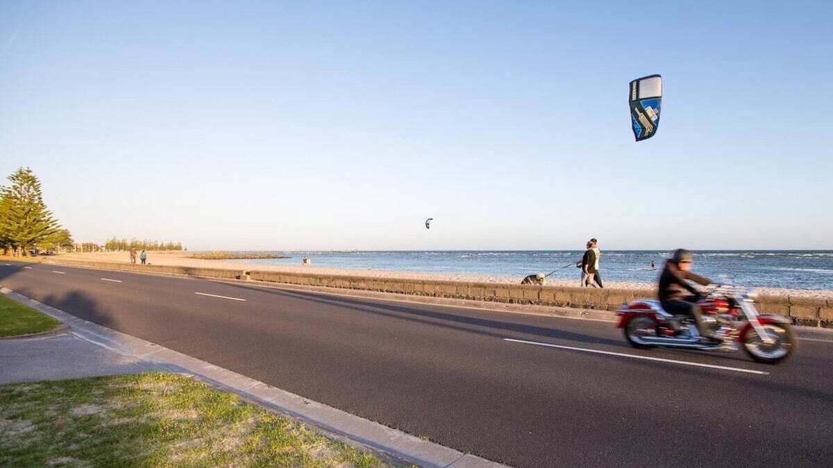 Altona Apartment | Altona Beachfront Haven - 1 Bed, 1 Bath