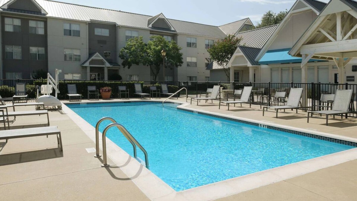 Oyster Point Hotel | Always a Great Idea To Unwind! Free Breakfast, Short Drive to Union Square