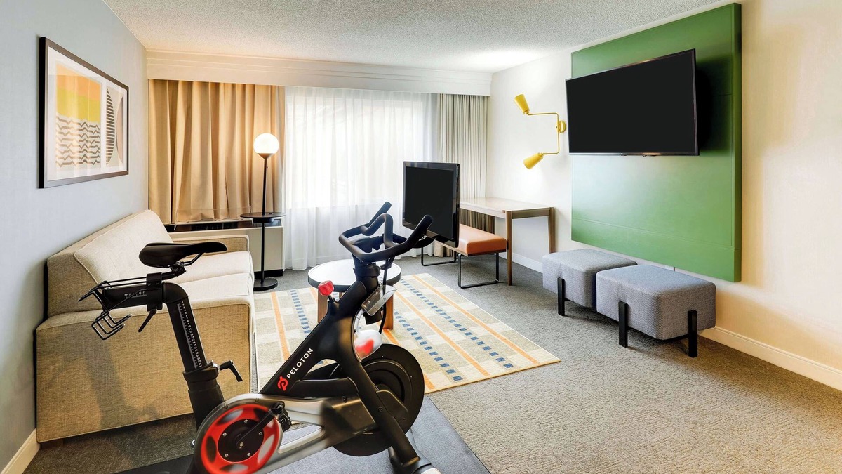 Oyster Point Hotel | Always a Great Idea To Unwind! Pets Allowed, Near Costaños Canyon Park