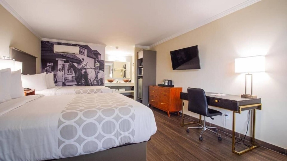 Ocala Apartment | Always a Great Idea To Unwind! Free Parking, Onsite Pool, Free Breakfast