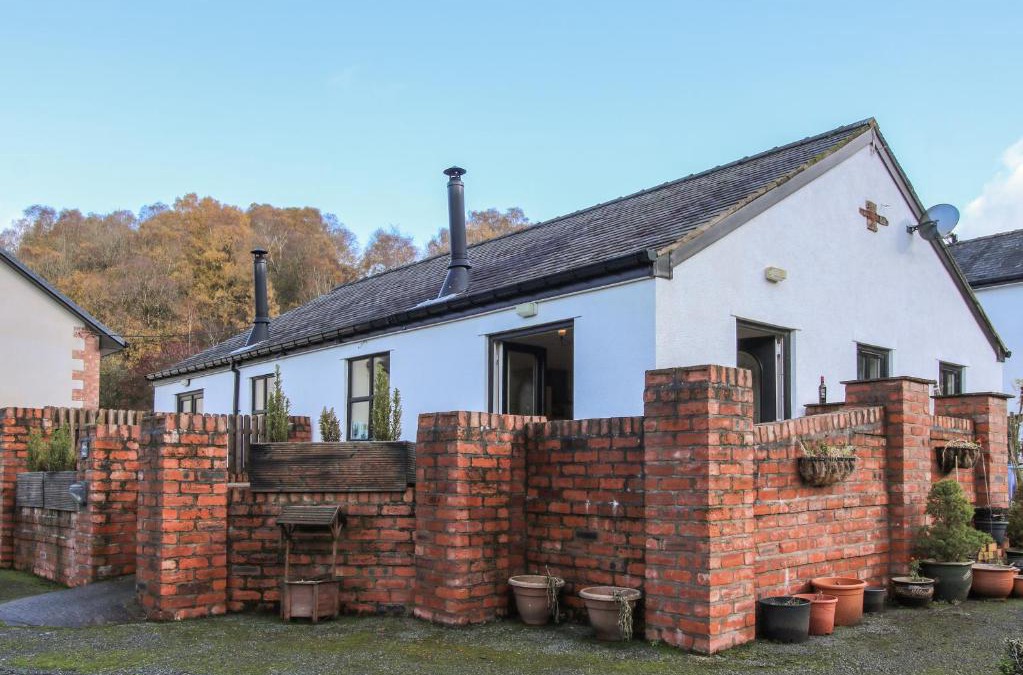 Mold House | Alyn View
