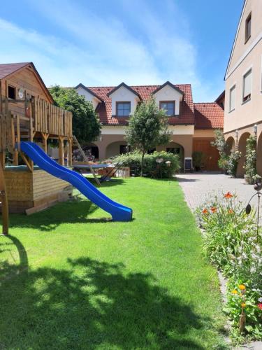 Deutsch-Haslau Apartment | Am Arkadenhof