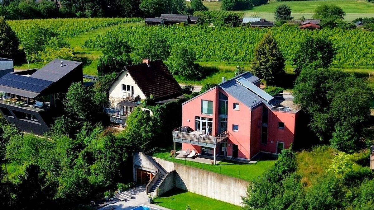 Leonding Villa | Am Weinberg, 5min Linz Zentrum, 4 Schlafzimmer, Arbeitszimmer, Pool, Sauna