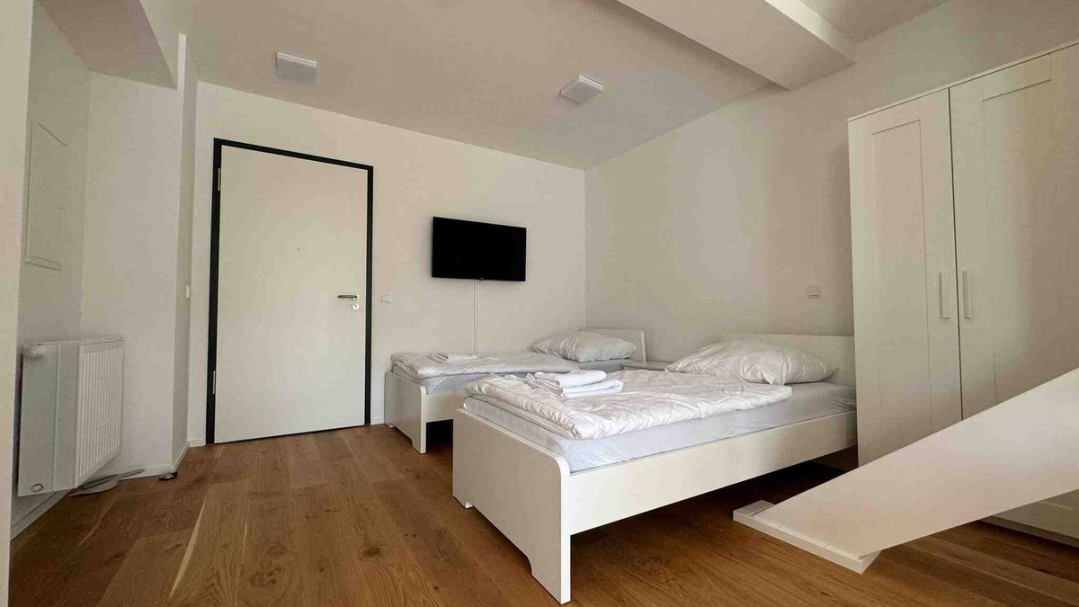 Amberg Apartment | (AM1114) Modern mechanic's apartment/temporary apartment