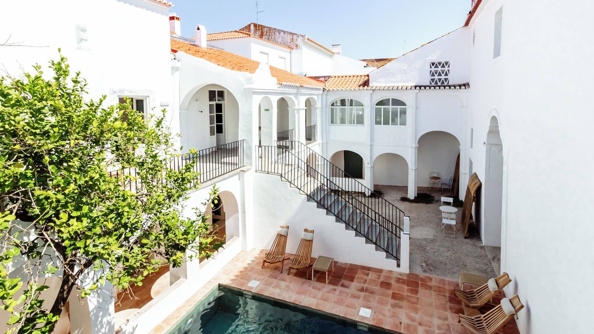 Moura Bed & Breakfast | Amada Moura
