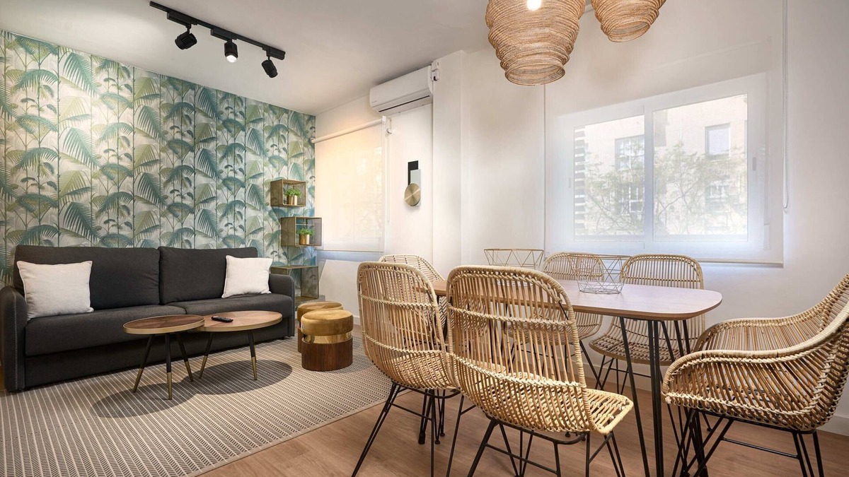 San Roque Apartment | Amador de los Rios Free Parking Gratis