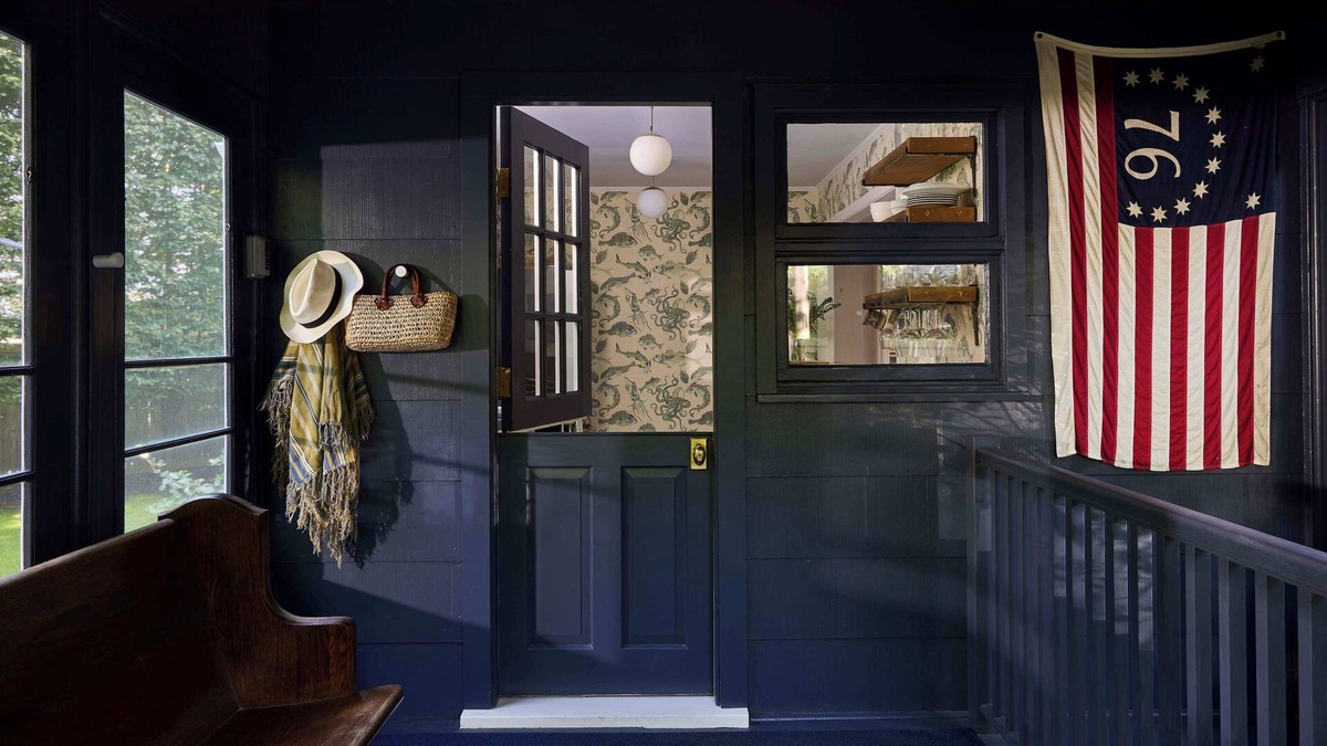 Amagansett North House | Amagansett Historic Ocelot Cottage - walk to town, bike to beach!