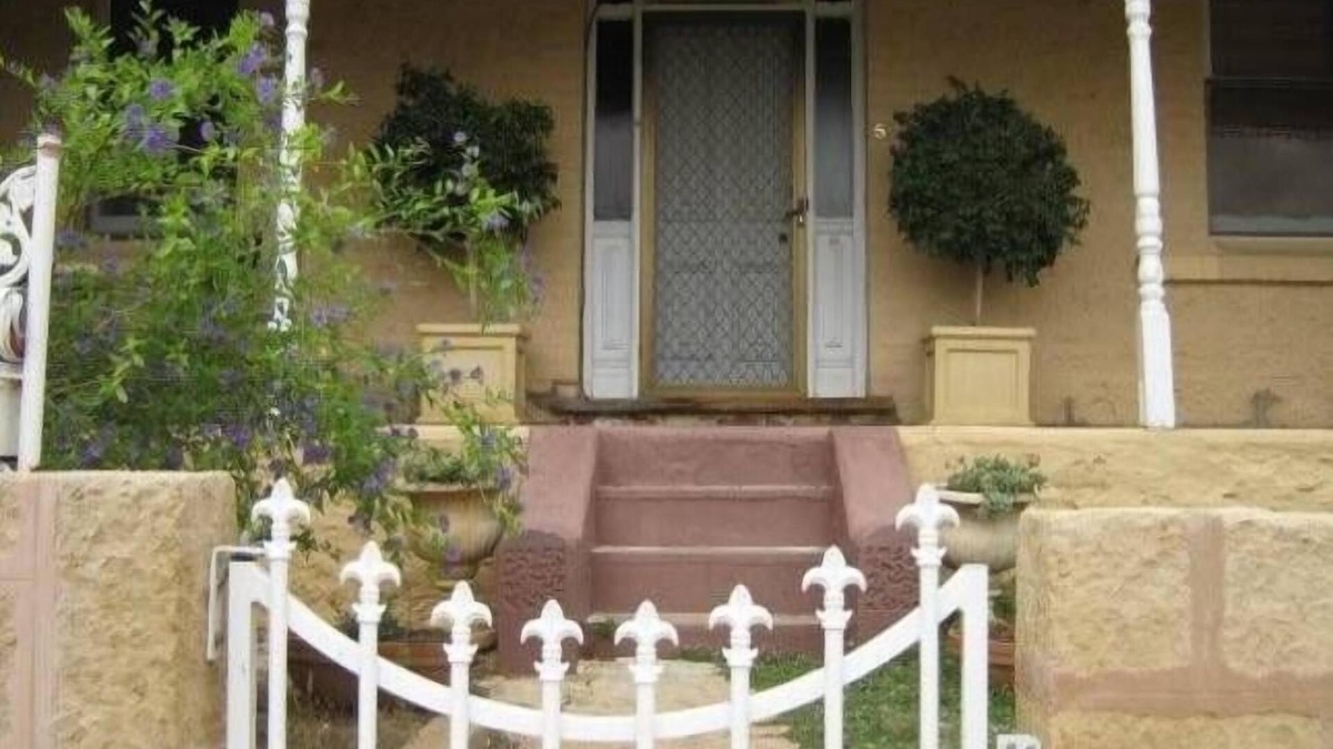 Waikerie House | Amalie Cottage Waikerie, Town centre. Unit 1