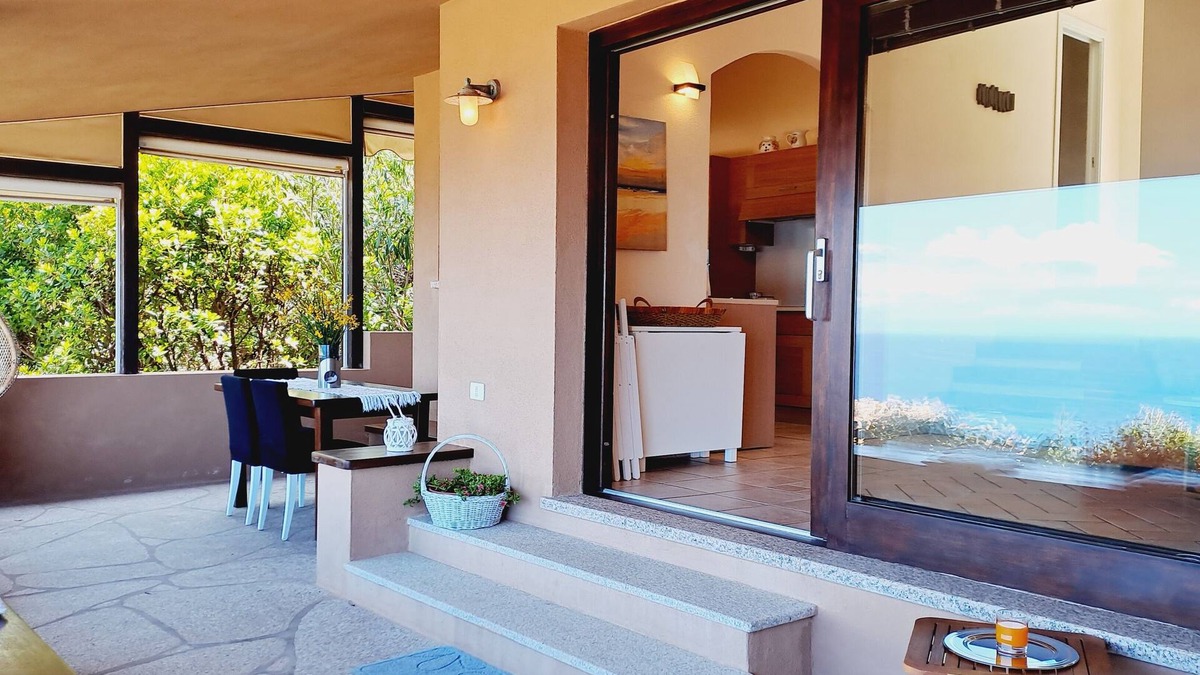 Costa Paradiso Villa | Amalthea: wellness villa, private spa, Jacuzzi, WiFi 8 guests IUN Q9493