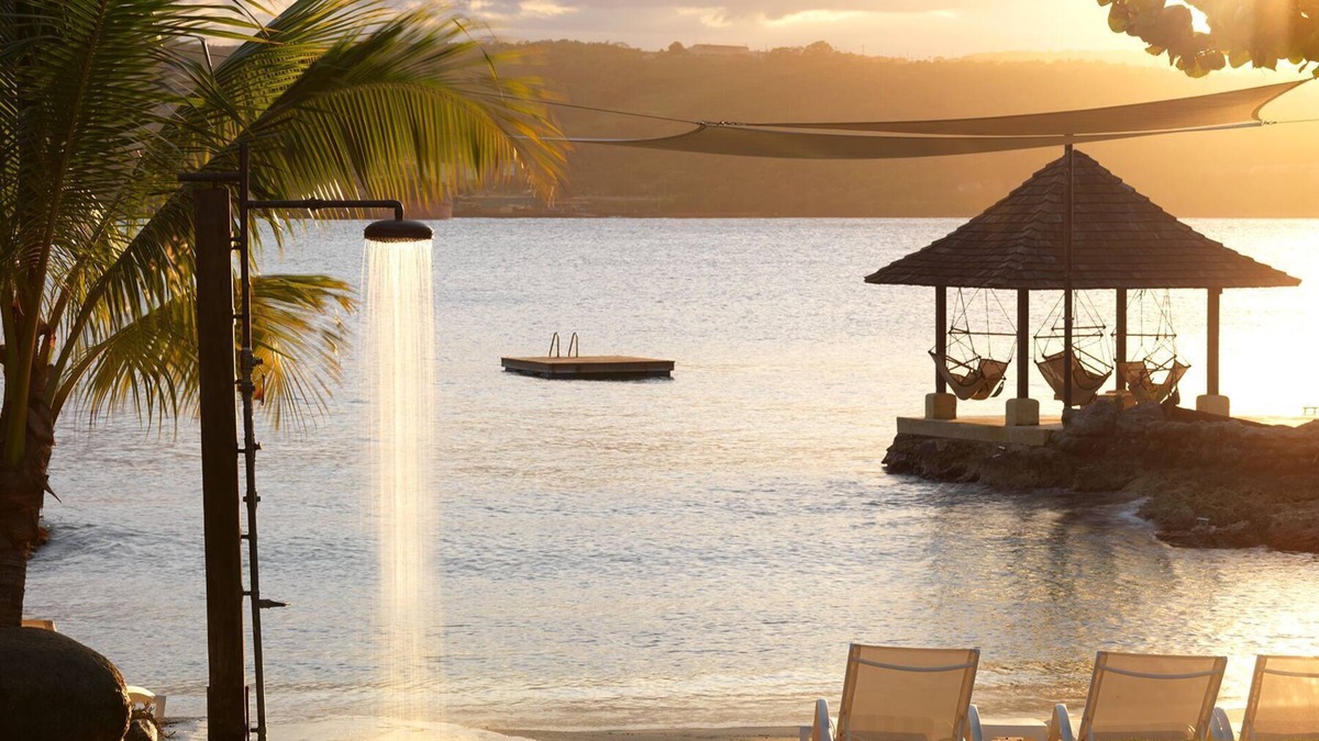 Discovery Bay House | AMANOKA PROMISES A LUXURIOUS AND TRULY ENJOYABLE VACATION.
