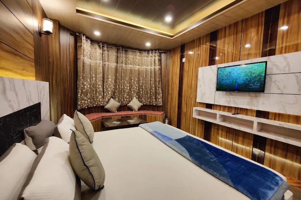 Kumharsain House | Amar Homestay - A Roadside Haven