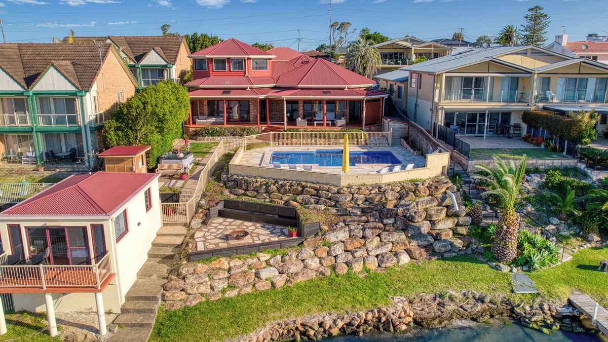 Central Coast House | AMARA - Toukley lake Front, 10 min drive to beach, sleeps 28