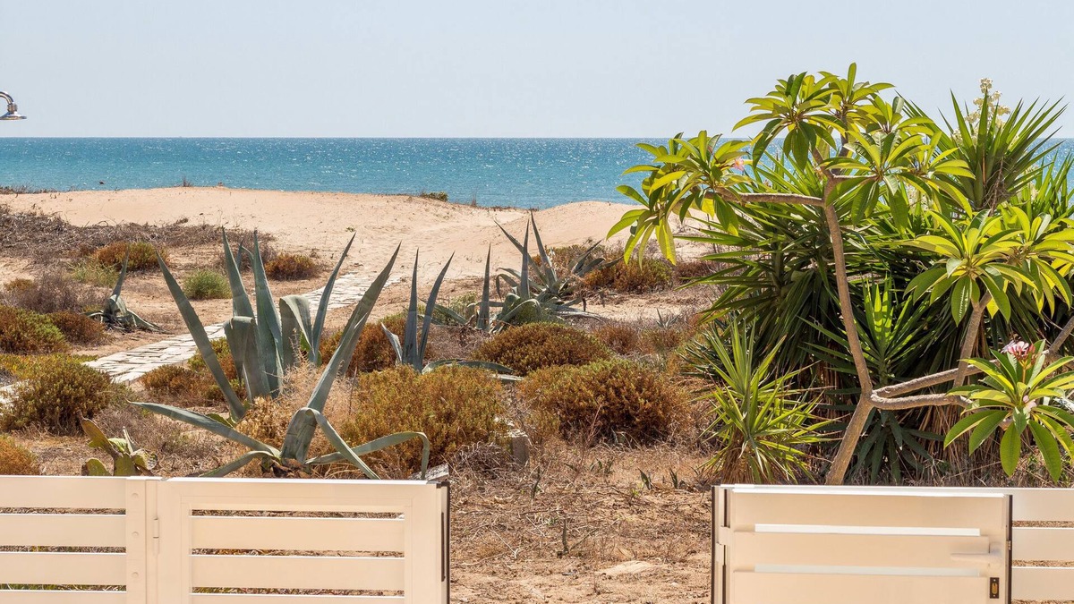 Caucana-finaiti-casuzze-finaiti Nord House | Amarillis, seafront apartment on the beach of Caucana (Punta Secca)