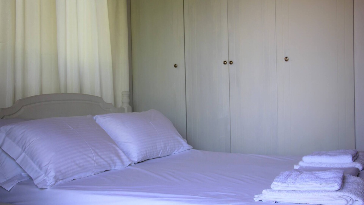 Amarinthos House | Amarynthos Beachfront Vacation House with garden