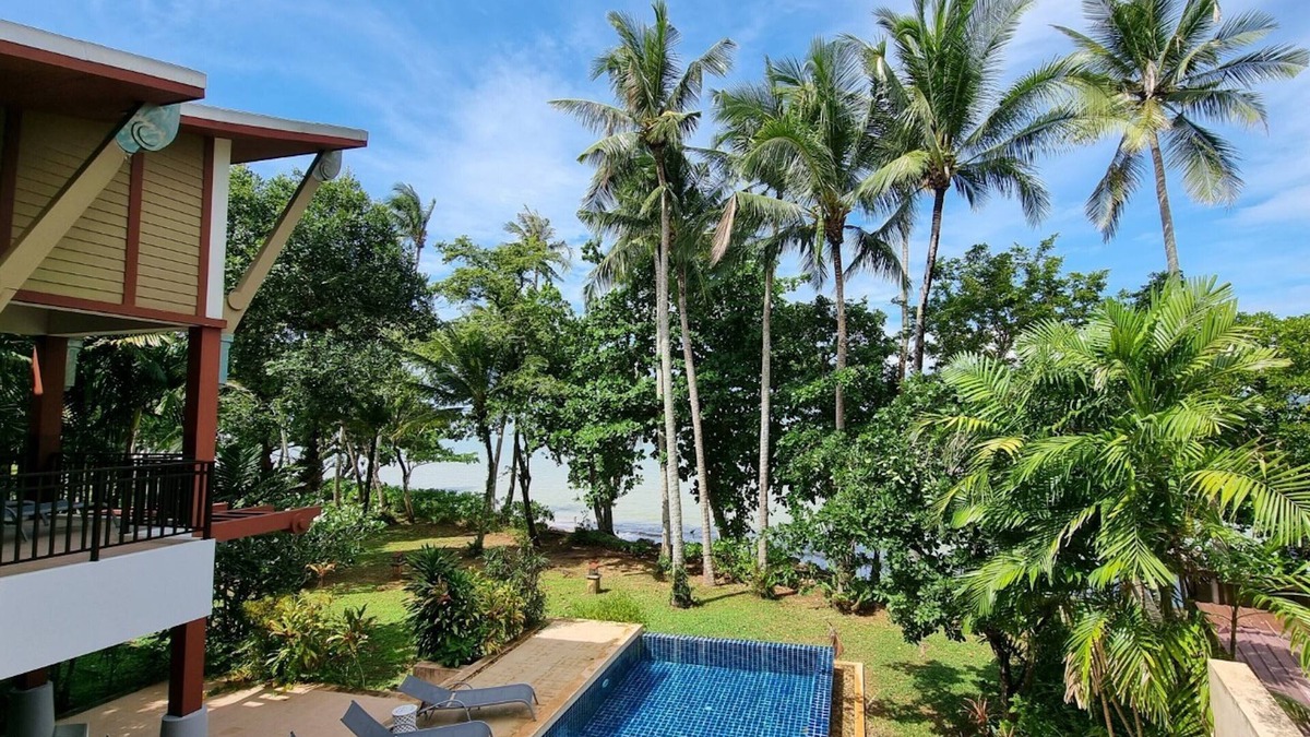 Sai Thai Villa | Amatapura 15 Beachfront Pool Villa