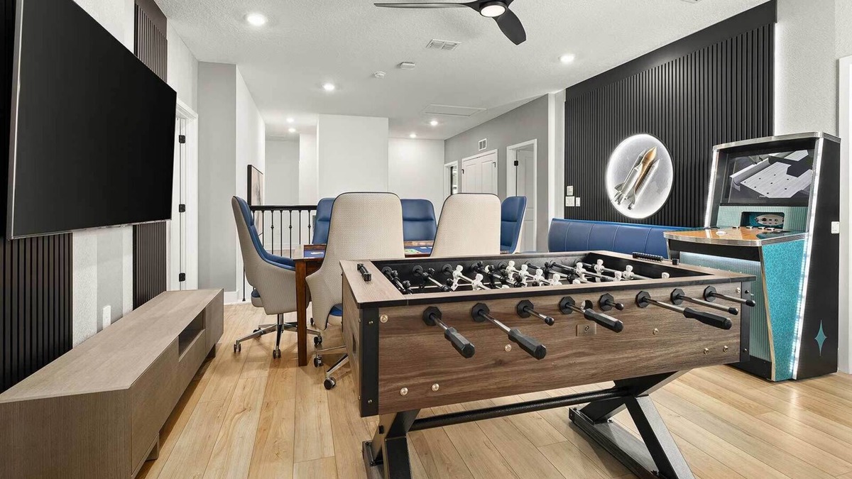 Florida Center House | Amazeballs Abode | Out of this world I-Drive estate w theater, arcades, spa pool