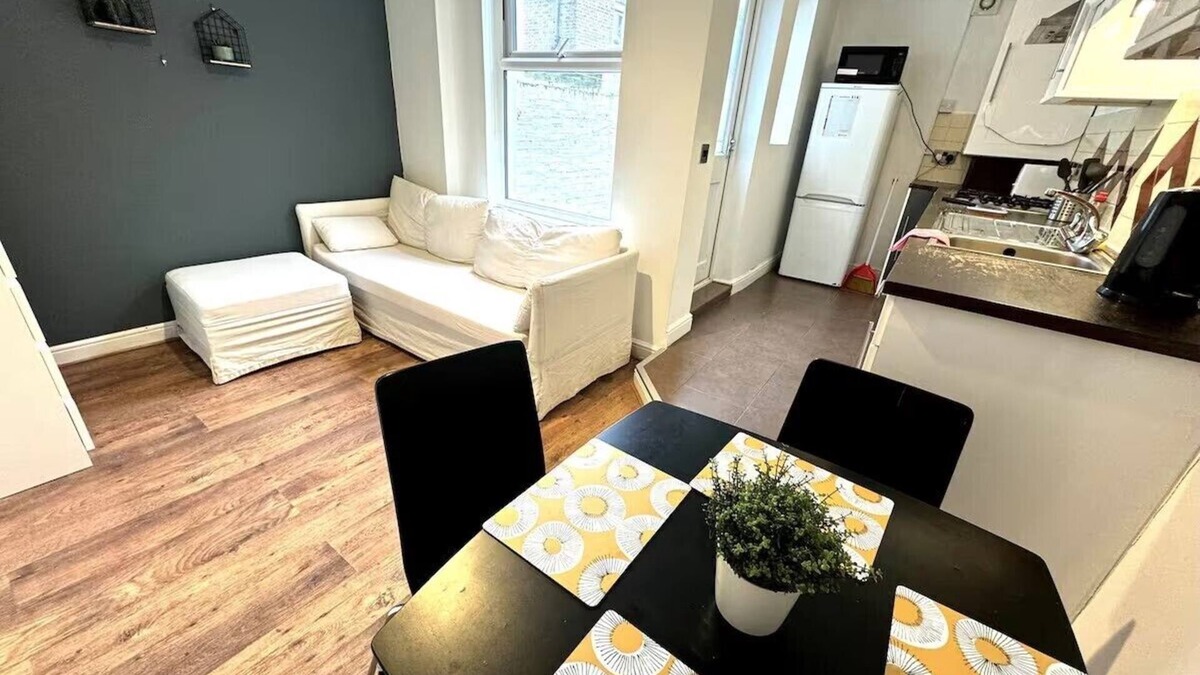 Fulham Broadway Apartment | Amazing 1 bed flat in Fulham near Chelsea Stadium!