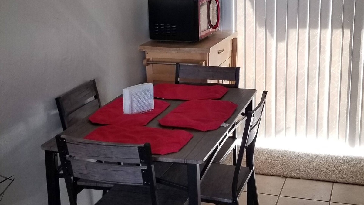 Menlo Park Condo | Amazing 1 Bedroom Condo Totally Ready to Move-In, Impeccably Maintained
