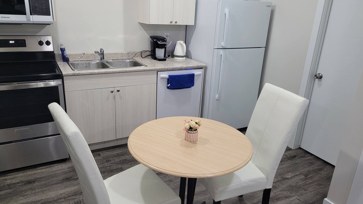 Saskatoon Apartment | Amazing 2 Bedroom Suites. Very cozy and pet-friedly