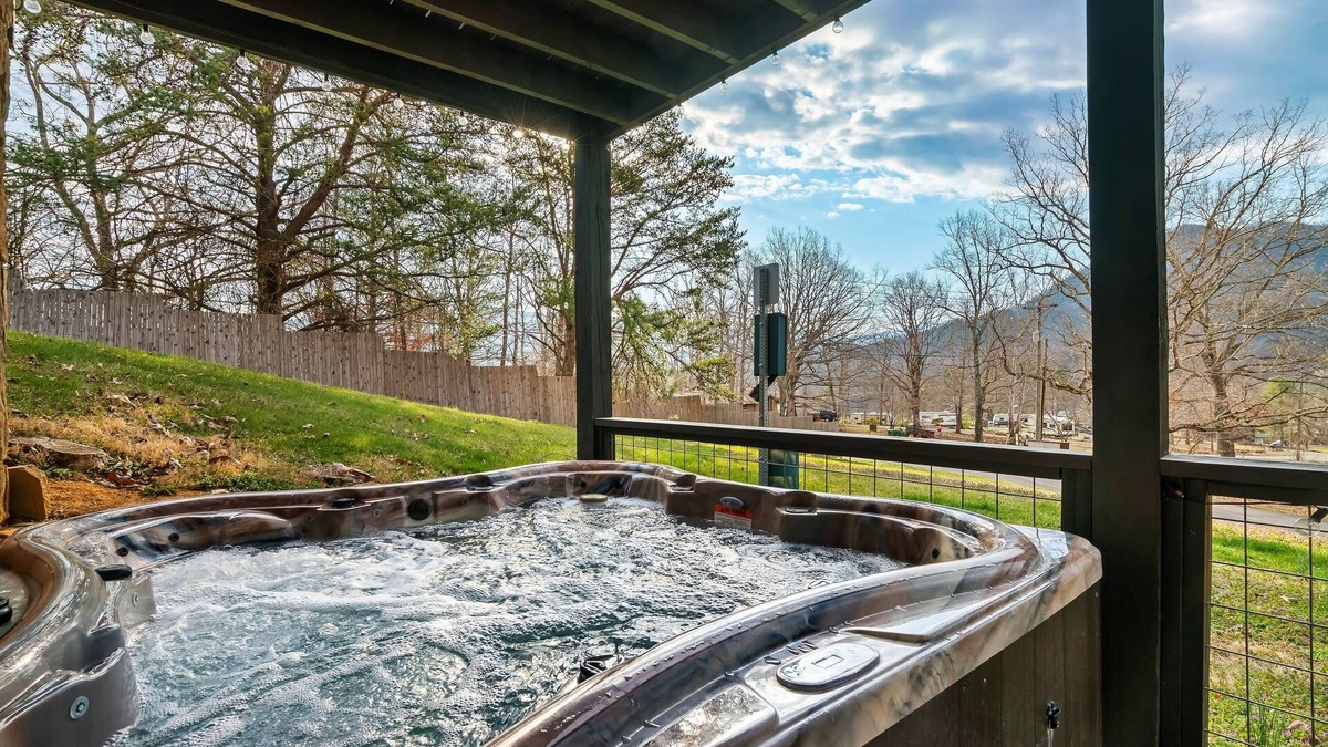 Wears Valley Cabin | Amazing 2 Cabin Home Rental in Wears Valley! hot tub, large covered patio