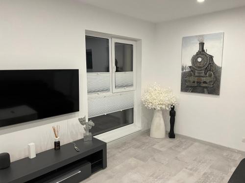 Militari Apartment | Amazing 2-Room Penthouse Cityview W13