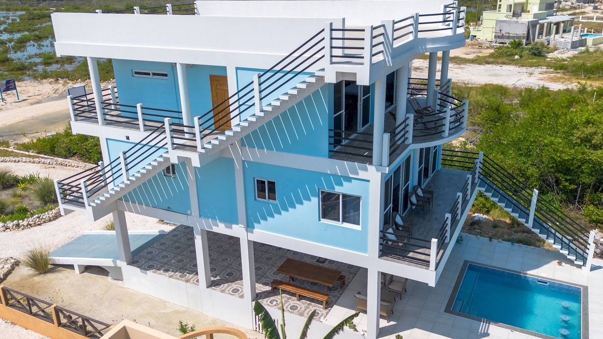 Boca Ciega Apartment | Amazing 2 story oceanfront house with pool, balcony, central AC, & W/D