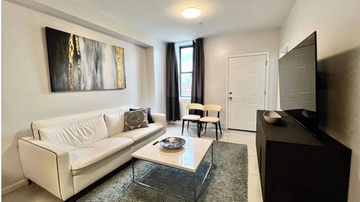 Chinatown Apartment | Amazing 2Bd Apt with Prime Location! Steps from the Convention center