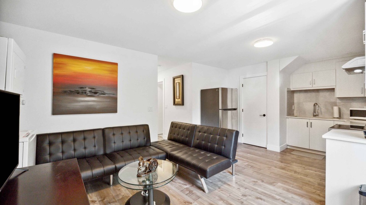 Surrey House | Amazing 2Bed 1Bath Private Suite