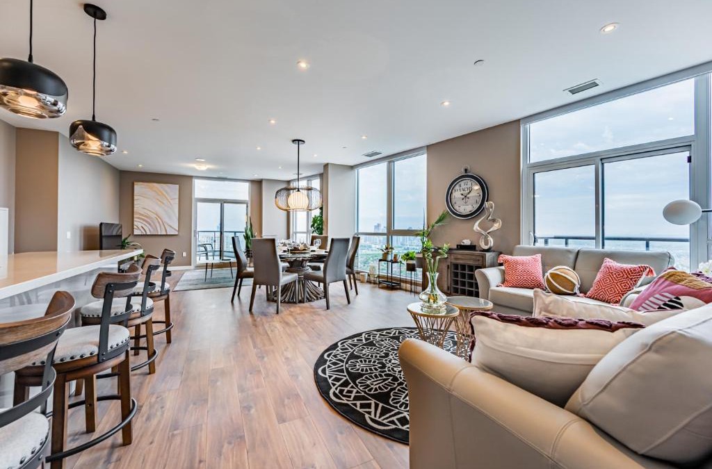 Hurontario Apartment | Amazing 3 Bed 4 Bath Penthouse with Roof Top Terrace close to Airport