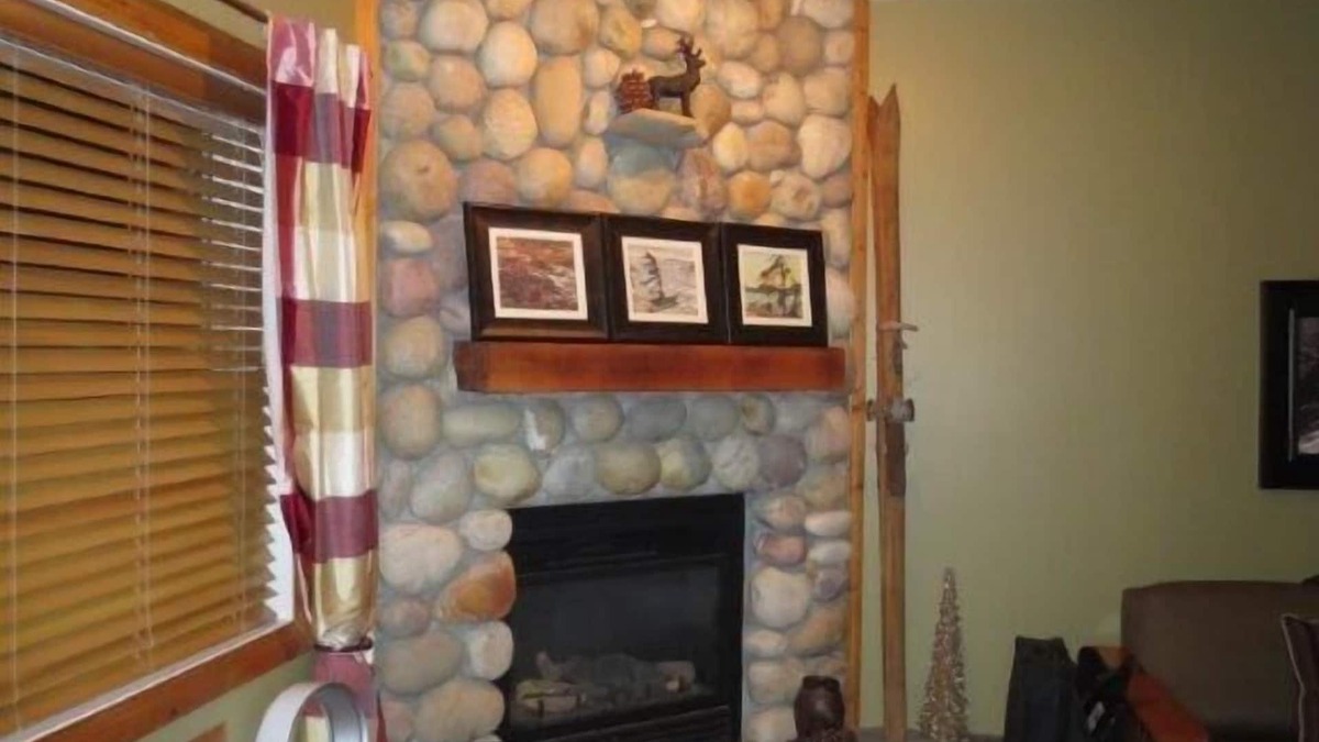 East Kootenay Condo | Amazing 3-Bedrm Ski in/Ski Out/ Golf Condo!Private Hot Tub!
