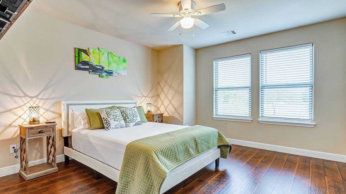 Central Southwest House | Amazing 3-bedroom townhome with AC in Houston