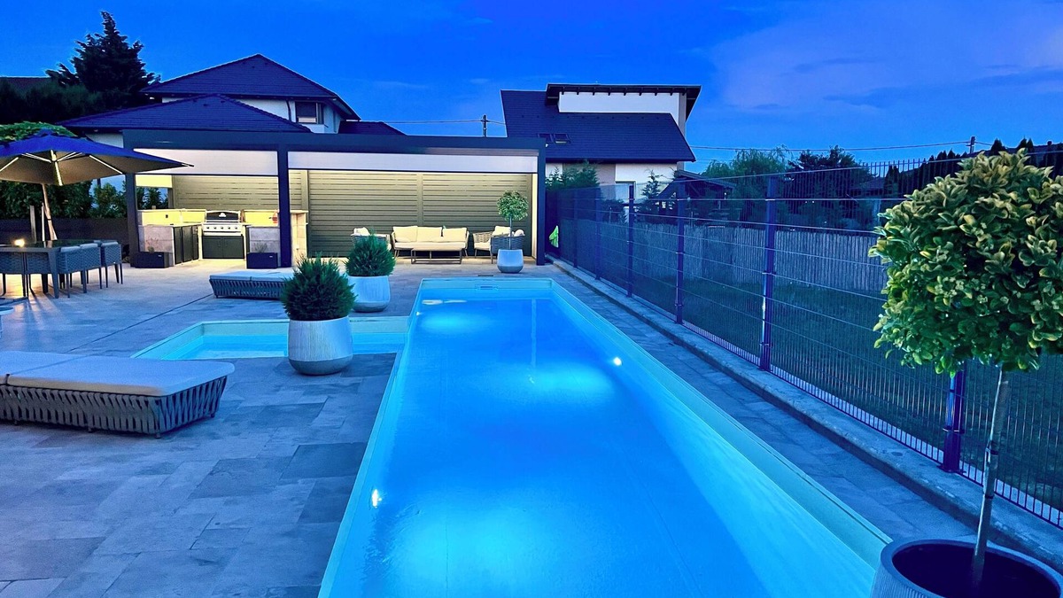 Isaszeg Villa | Amazing 3 bedroom villa with outdoor pool next to Budapest