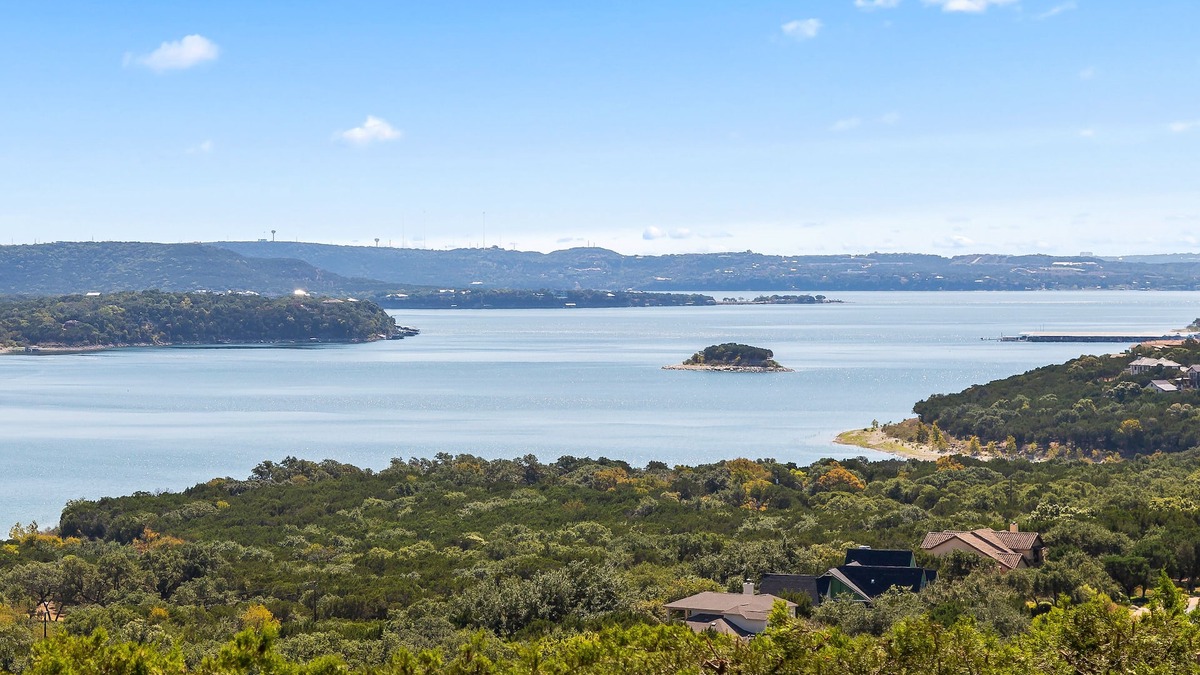 Jonestown House | Amazing 4 bdrm Home w/Panoramic Lake Views in Hollows Resort! Pickleball, 4 Pools, Fitness Center!