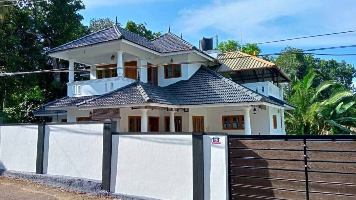 Kottayam House | Amazing 4-bedroom house with AC in vibrant in Near Kottayam Town