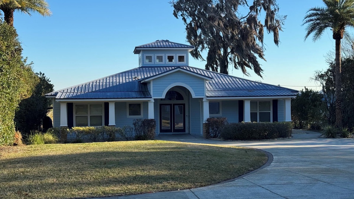Starke House | Amazing 4 Bedroom Lake Front Home on Kingsley Lake with Screened in Patio