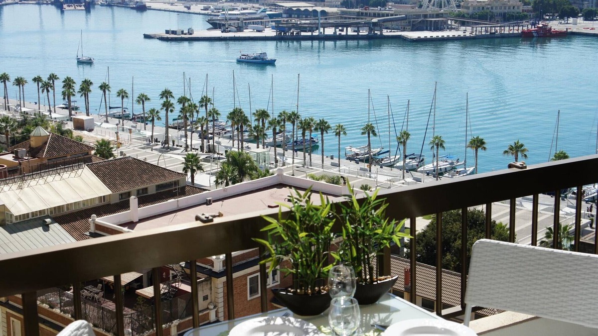 La Malagueta Apartment | Amazing 4-bedroom penthouse near the sea in Málaga