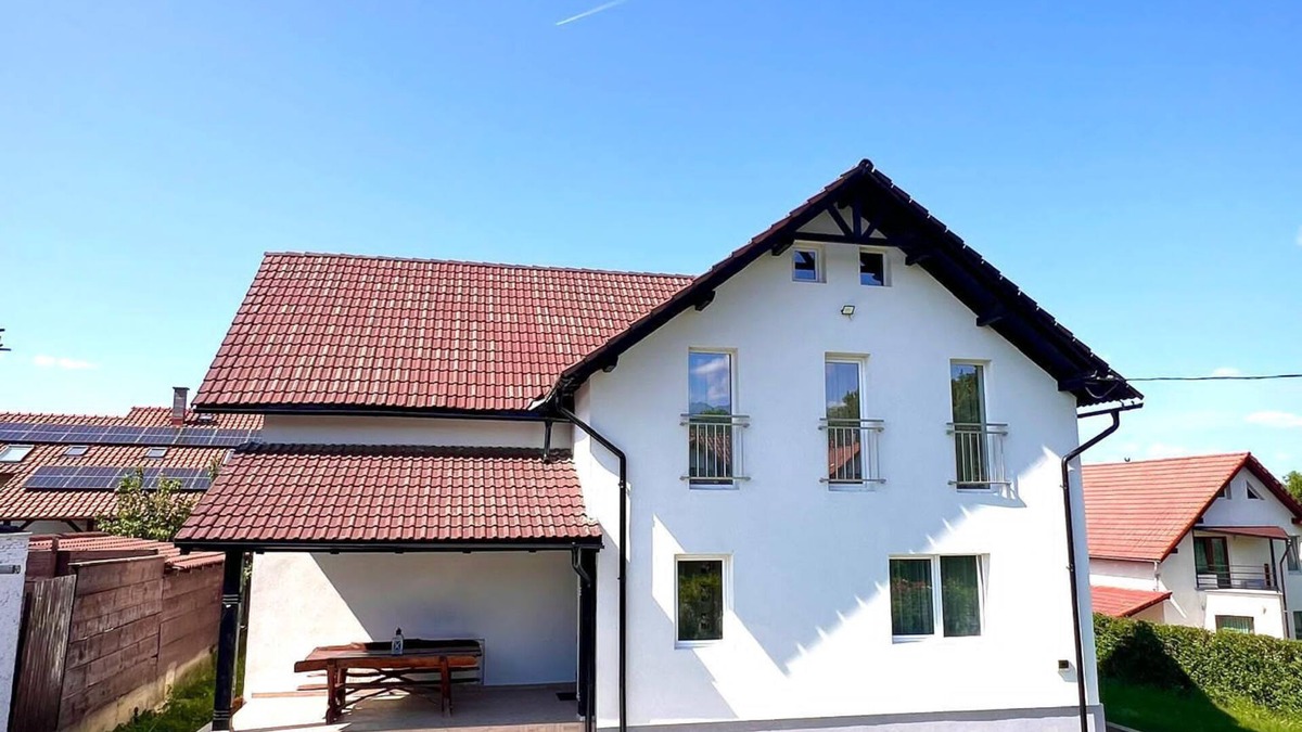 Ucea de Jos Villa | Amazing 4-bedroom villa in Victoria