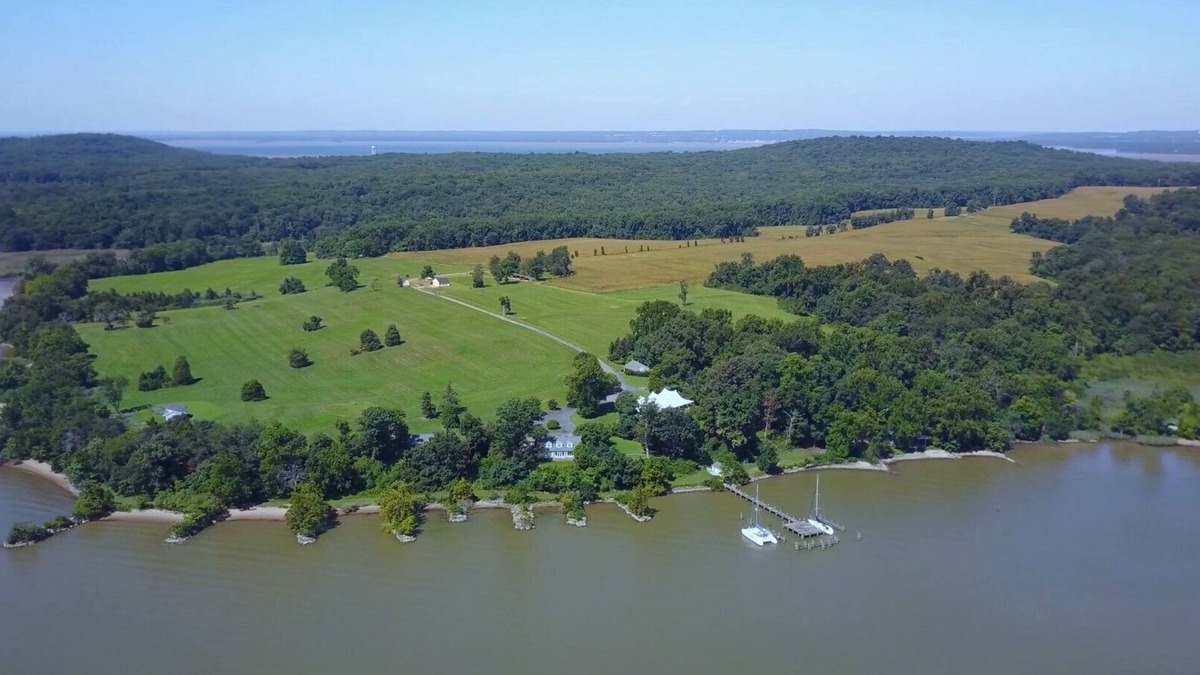 North East House | Amazing 432-Acre Waterfront Estate ~ Dock ~ Kayaks ~ Beaches ~ Fire Pit