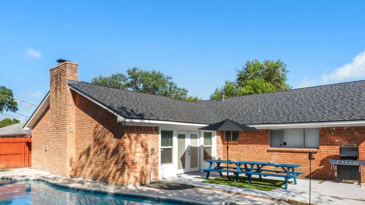 Texas City House | Amazing 4BR 2Bath Home with Pool & Game-Movie Room